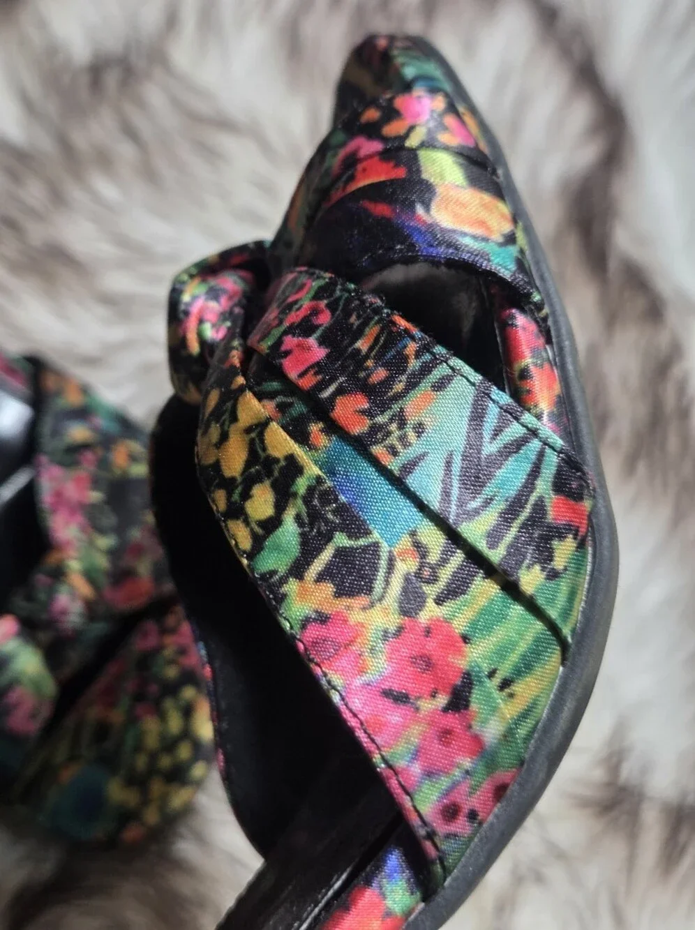Fioni vintage Y2K floral knotted satin slip-on kitten heel mules.